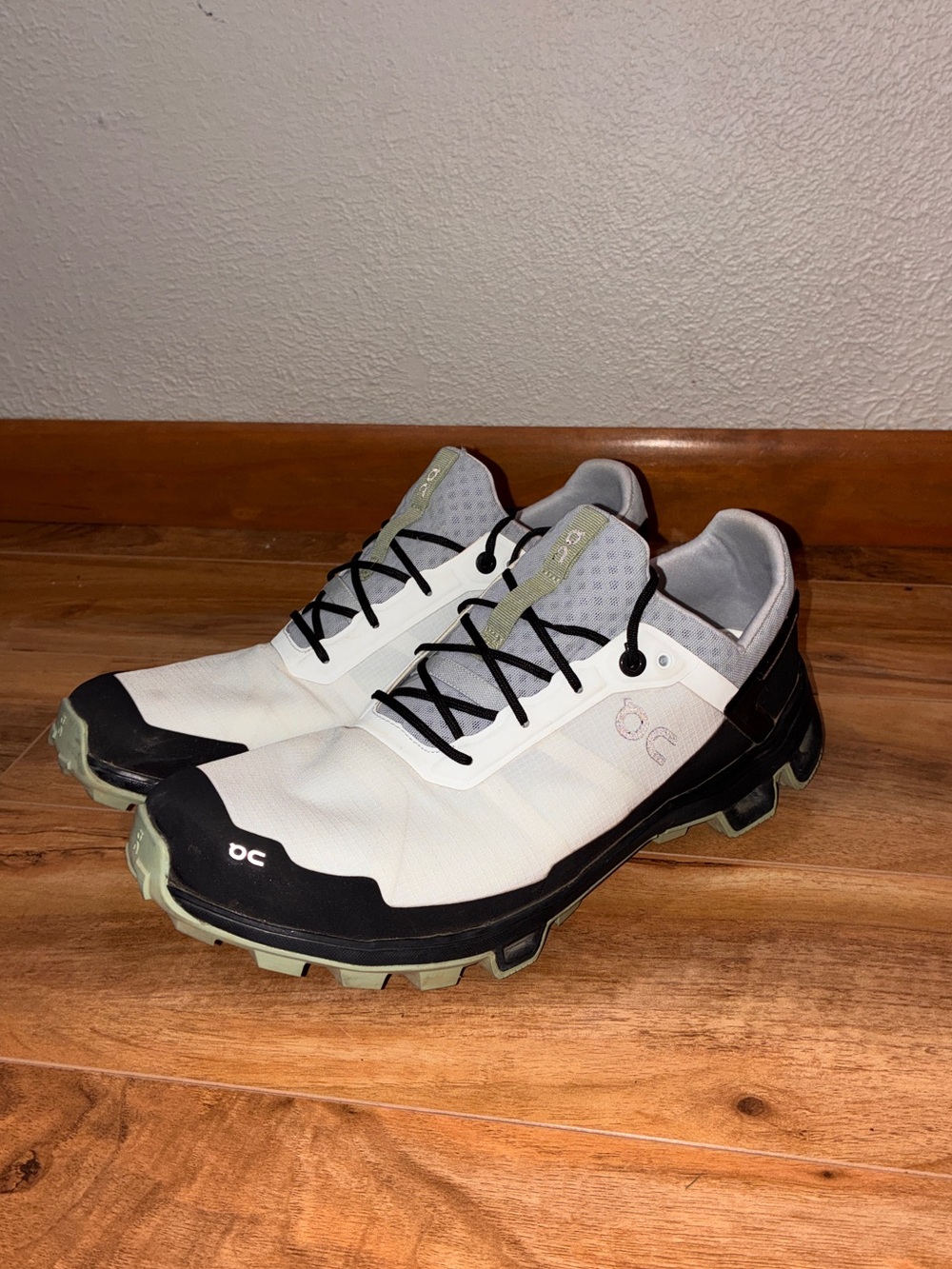 On Cloud Men’s CloudVenture Peak Trail Running Shoes Black White Olive -Size 8.5